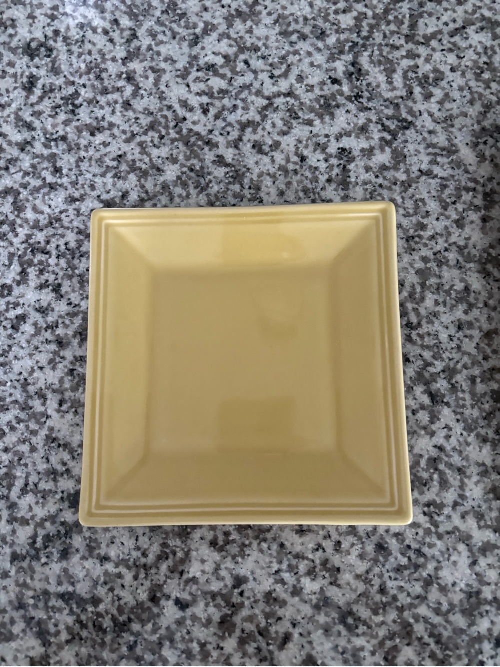 Williams Sonoma Yellow Square Ceramic Dessert/bread Plate  7”x7”